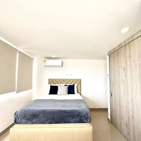 Oceandrive, With Pool & Sea View De Indias Apartamento